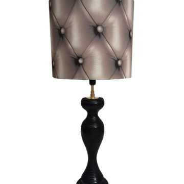 Lampe en bois abat-jour matelassée