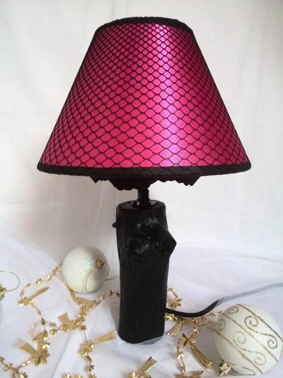 Lampe en bois abat jour résille
