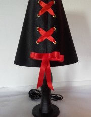 Lampe artisanale BSK "Lacée" satin noir ruban rouge