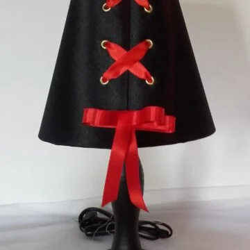 Lampe artisanale BSK "Lacée" satin noir ruban rouge