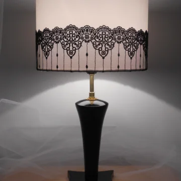 lampe bois avec abat jour dentelle
