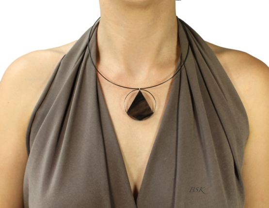 Collier Triangle ebene