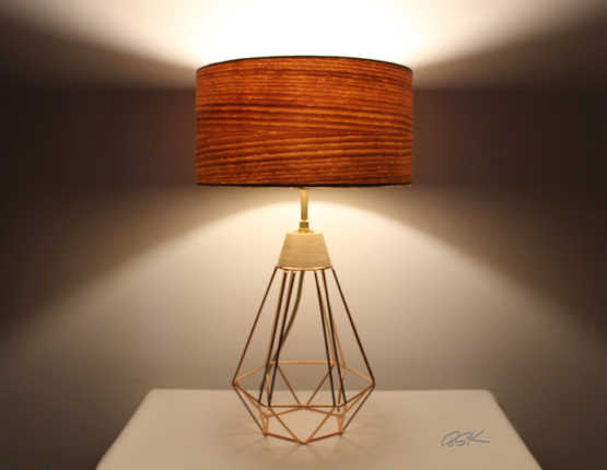 Lampe BSK tendance bois et metal Diamant cuivre allumee