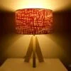 Lampe bois graphique rouge