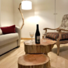 Lampadaire en bois abat jour voile de bateau et table basse