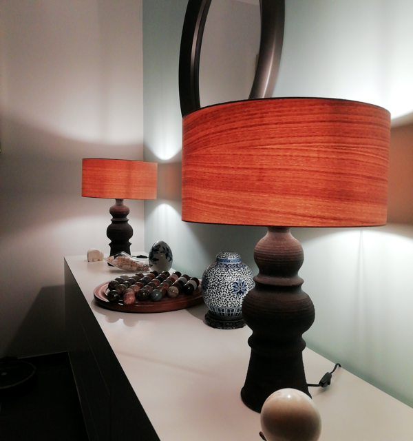 Luminaire et abat jour en bois
